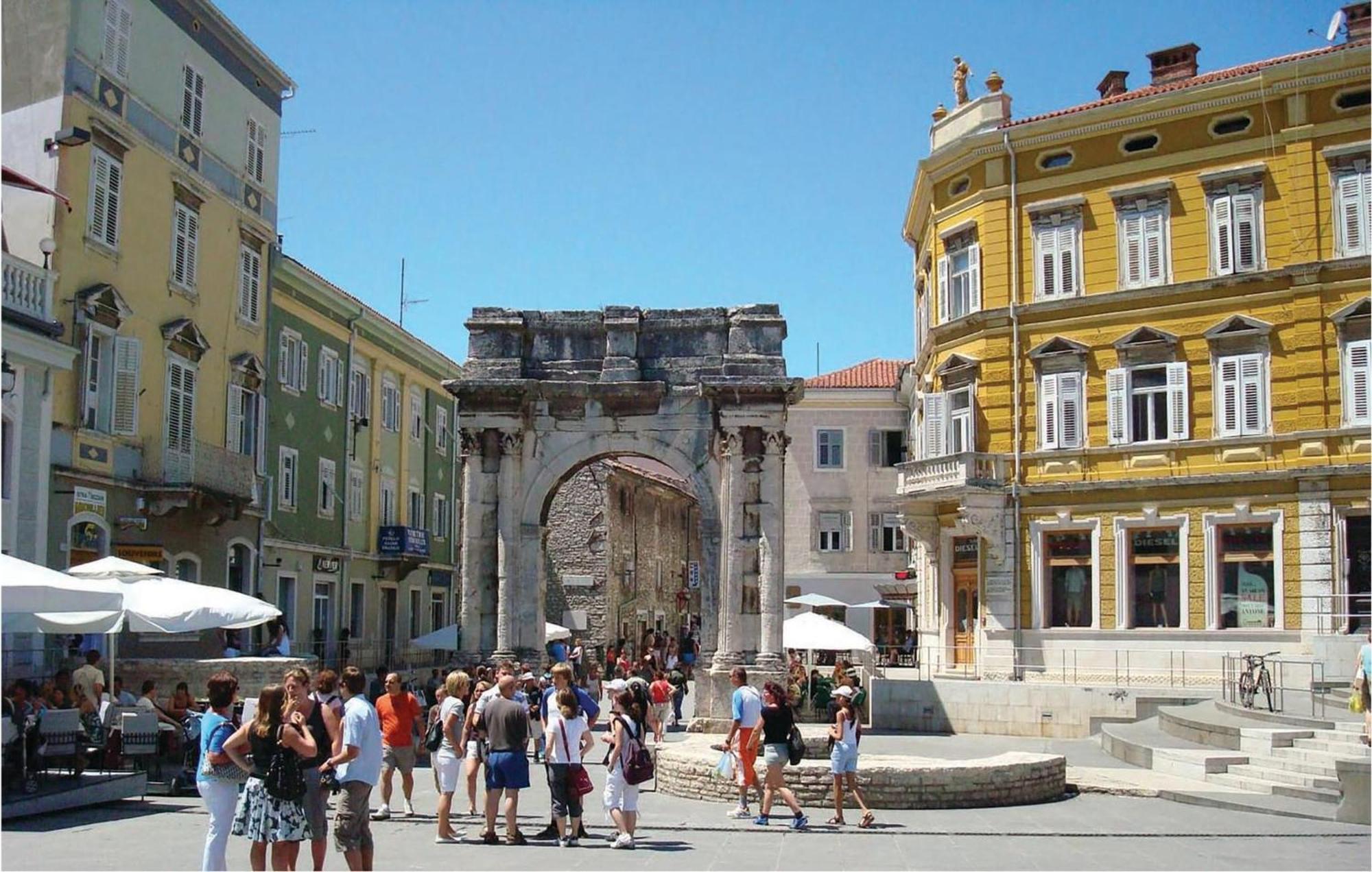 1 Bedroom Awesome Apartment In Pula Exterior photo